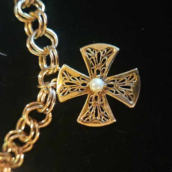 Vintage Maltese Cross With Faux Pearl Gold Tone Chain Necklace - Picture 2 of 9